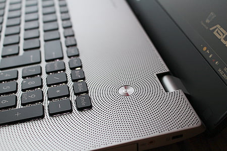 black and gray laptop computer thumbnail