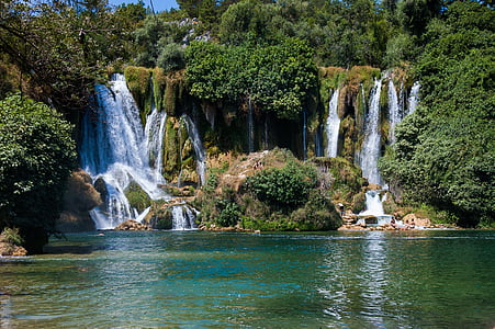 shallow focus of waterfalls thumbnail