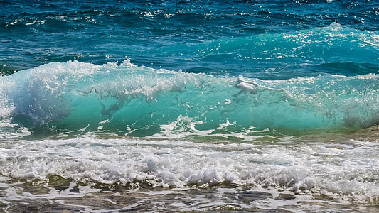 ocean waves under bright sky thumbnail