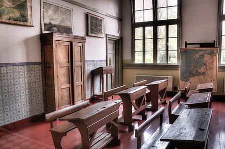 photo of school desks and chairs thumbnail