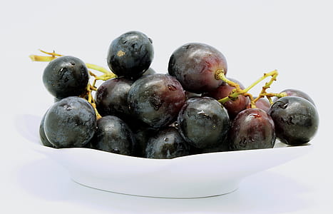 black grapes thumbnail
