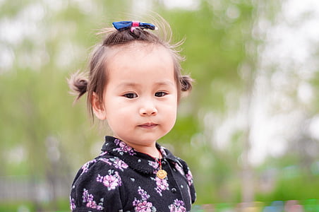 girl in shallow photography thumbnail
