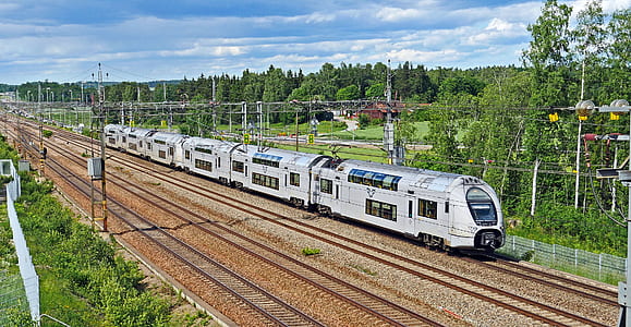 train during daytime thumbnail
