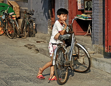 gray cruiser bicycle thumbnail