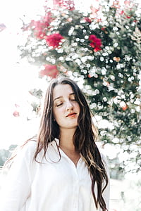 selective focus photograph of woman in white dress shirt thumbnail