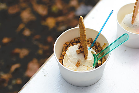 Vanilla ice cream outside thumbnail