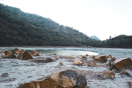 seashore with rocks thumbnail