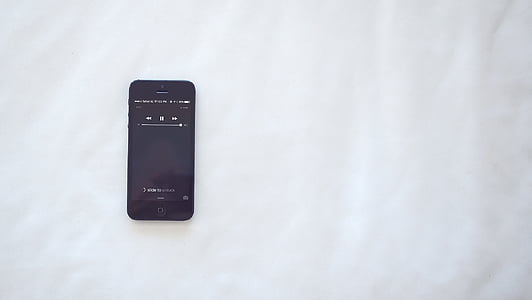 black iPhone 5 displaying music list thumbnail