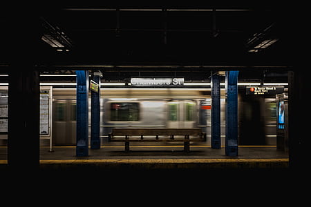 photo of empty subway thumbnail