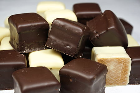 chocolate and vanilla cubes thumbnail