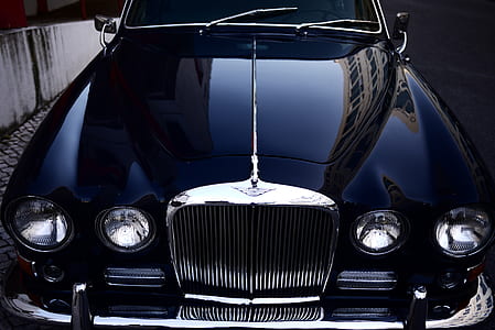 black vehicle thumbnail