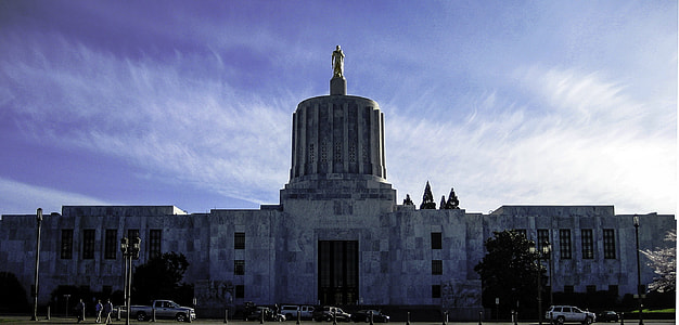 Oregon State Capital in Salem, Oregon thumbnail