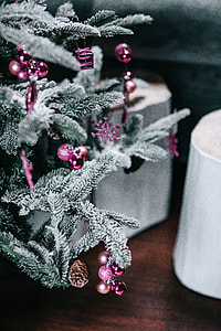 Christmas tree decorations thumbnail