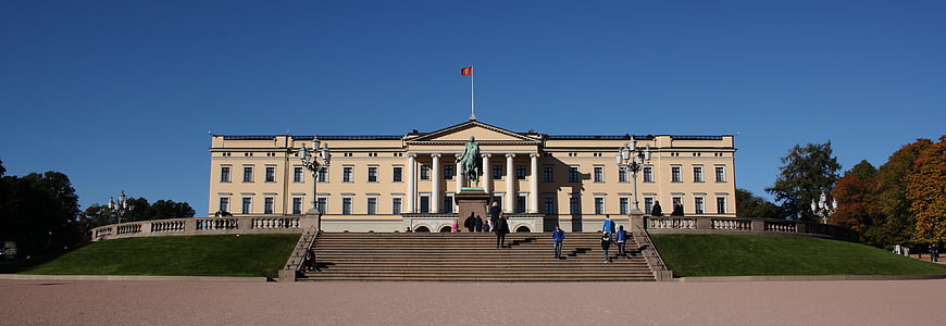 people standing in front of capitol thumbnail