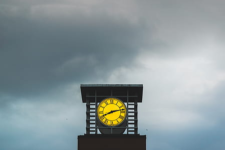 analog clock displaying 8:13 thumbnail