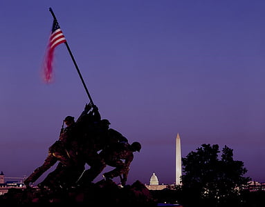Raising the flag on Iwojima thumbnail