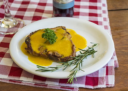 grilled meat with yellow sauce thumbnail