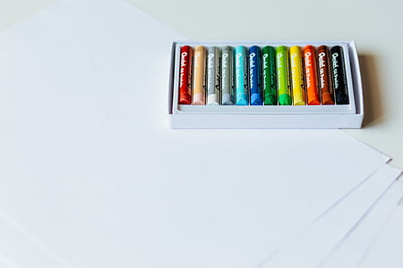 crayons set in box thumbnail