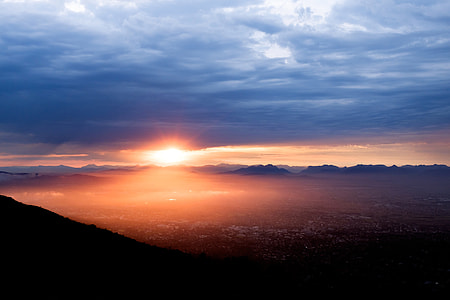 Sunrise over the city of Cape Town, South Africa thumbnail