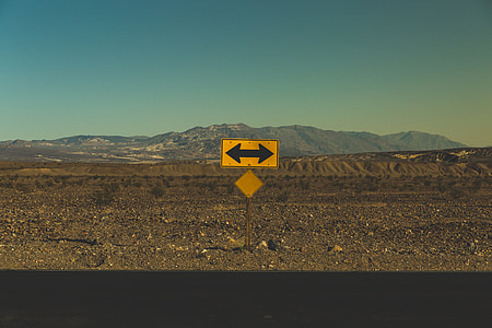 road signage background of mountain view thumbnail