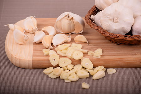 sliced garlic thumbnail
