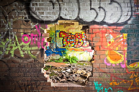 walls with graffiti thumbnail