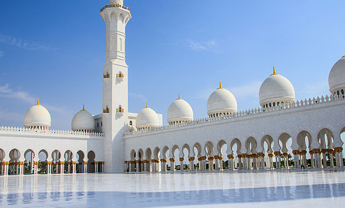 empty hallway of mosque thumbnail