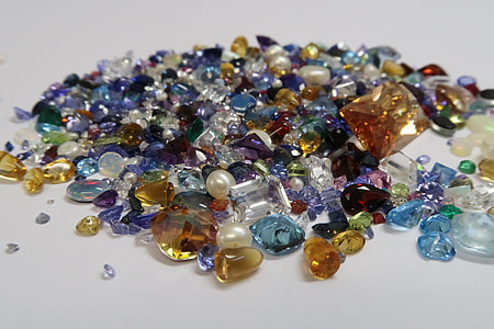 photo of assorted-color bead accessory lot thumbnail