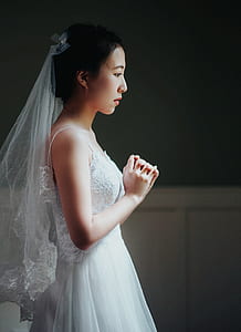 woman clasping her hand together thumbnail