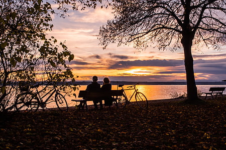 man and woman sitting on bench thumbnail