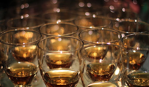 close up photography of wine glasses thumbnail