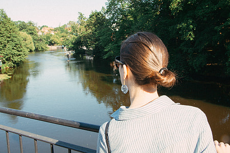 Woman on bridge thumbnail