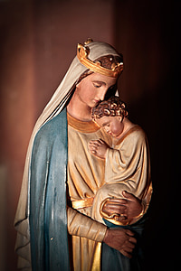 shallow focus photography of Virgin Mary statuette thumbnail