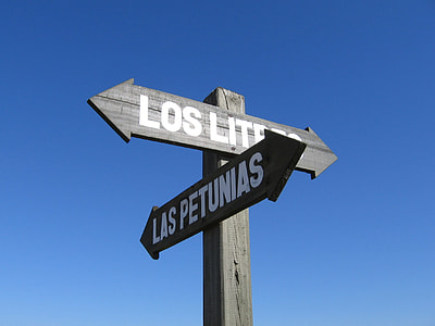 Las Petunias signage thumbnail