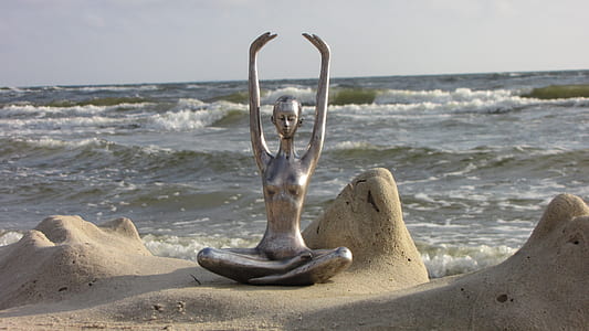 topless woman statute sin front sea thumbnail