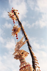 shallow focus photography of white hanging decors thumbnail