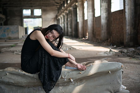 woman wearing black sleeveless dress thumbnail