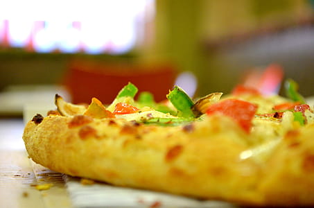 Vegetable cheese pizza thumbnail