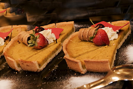 Pie With Strawberries thumbnail
