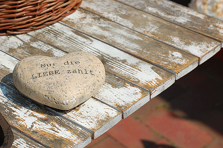 nur die liebe zahlt-printed stone on table thumbnail
