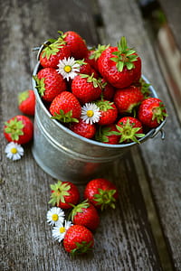 bucket of strawberries thumbnail