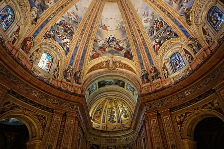 brown church interior thumbnail
