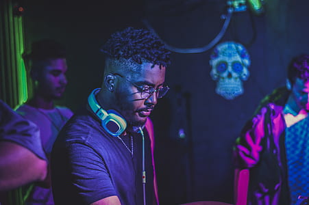 men's black t-shirt and white headphones thumbnail