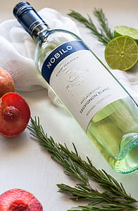 Nobilo sauvignon blanc wine bottle thumbnail