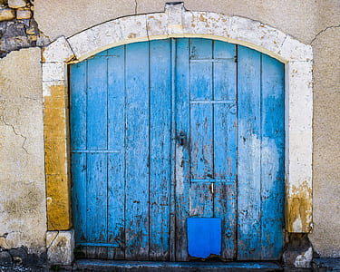blue woden door thumbnail
