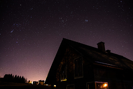 photo of house under night sky thumbnail