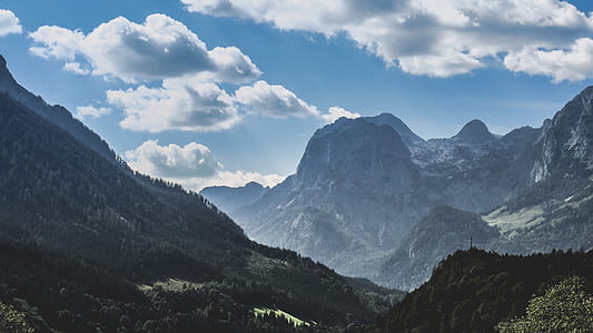 green trees mountains thumbnail
