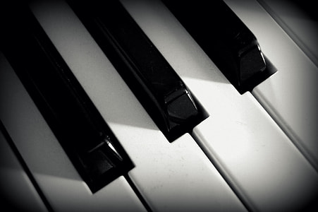 white and black piano tiles thumbnail