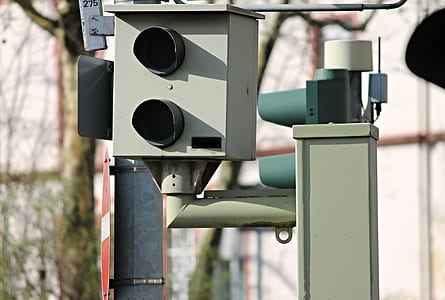 turned-off traffic lights thumbnail
