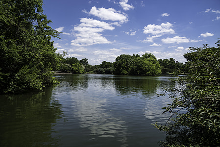 Lake in Bicentennial Park, in Nashville, Tennessee thumbnail